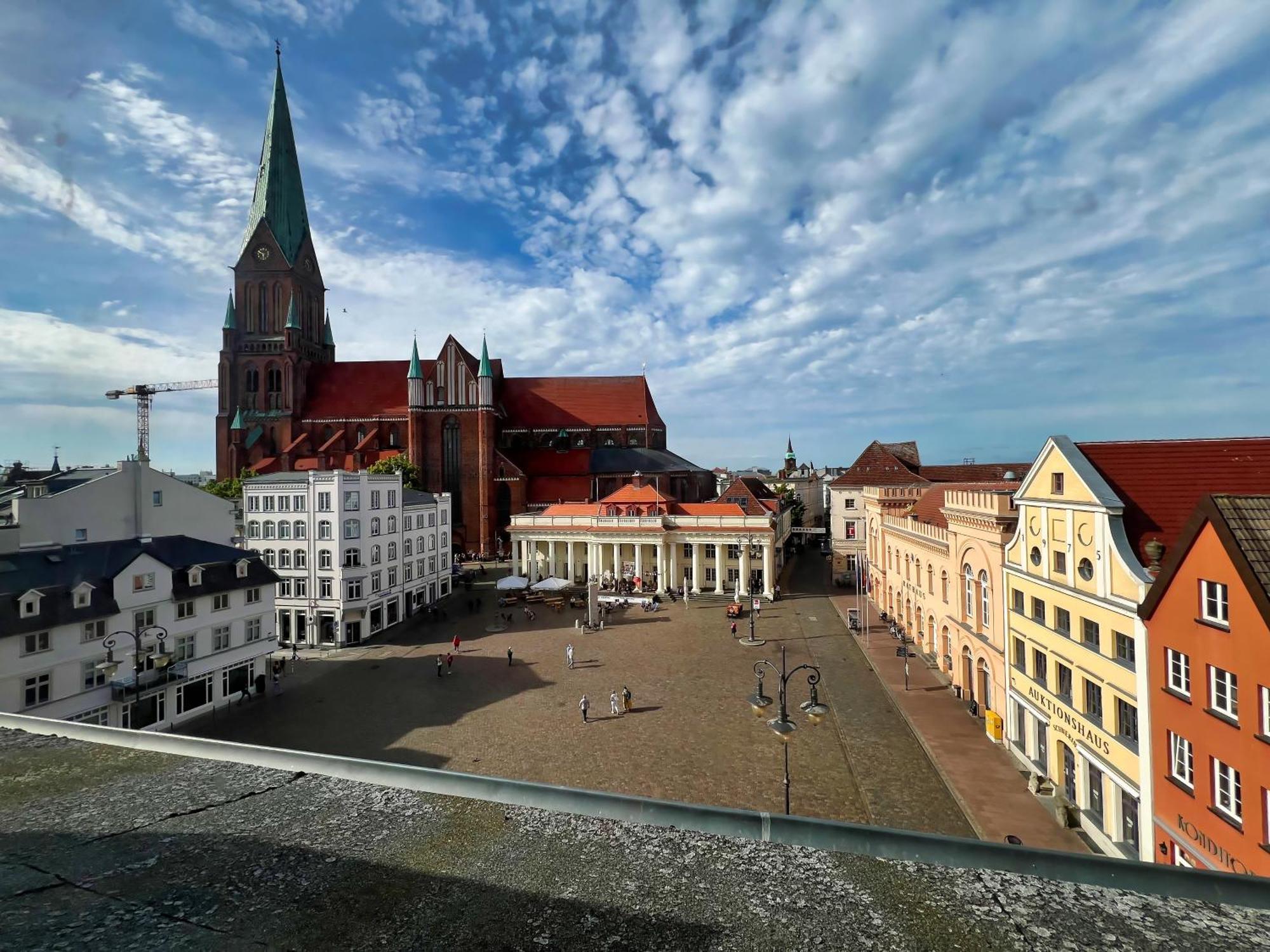 Nr 3 Lichtdurchflutetes Apartment Am Historischen Marktplatz 66 Qm #Cosiness Company 23 Schwerin  Luaran gambar